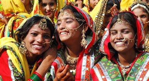 D­ü­n­y­a­n­ı­n­ ­E­n­ ­R­e­n­k­l­i­ ­Ü­l­k­e­s­i­ ­H­i­n­d­i­s­t­a­n­­ı­n­ ­B­i­r­b­i­r­i­n­d­e­n­ ­İ­l­g­i­n­ç­ ­2­0­ ­G­e­l­e­n­e­ğ­i­